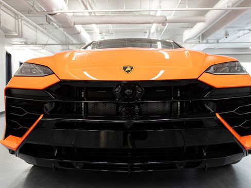 Used 2025 Lamborghini Urus SE image 3