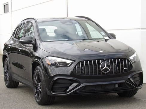 New 2025 Mercedes-Benz GLA 35 AMG 4MATIC image 2