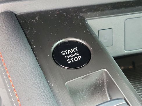 Used 2025 Nissan Kicks SR image 29