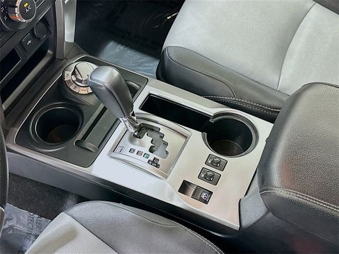 Used 2022 Toyota 4Runner SR5 Premium image 17