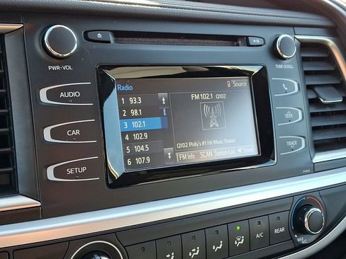 Used 2019 Toyota Highlander LE image 18