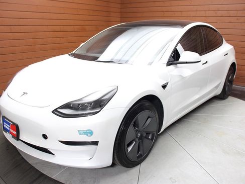 Used 2023 Tesla Model 3 Standard Range image 23