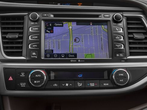 Used 2016 Toyota Highlander Limited w/ Driver Technology Package AWD/4WD image 22