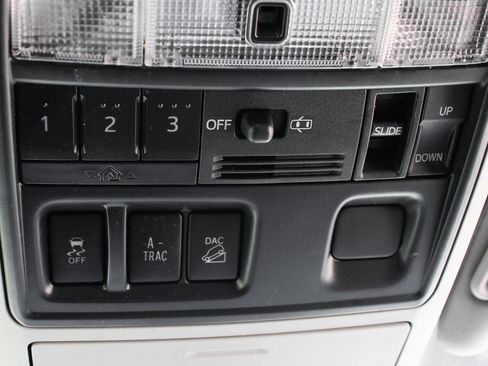 Used 2018 Toyota 4Runner SR5 Premium image 26