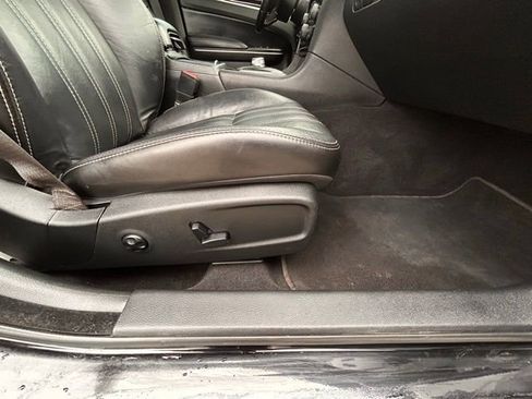 Used 2019 Chrysler 300 S image 37