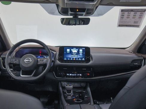 Used 2023 Nissan Rogue SL w/ SL Premium Package image 32