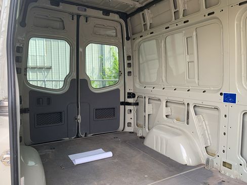 Used 2018 Mercedes-Benz Sprinter 2500 image 28