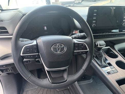 Certified 2023 Toyota Sienna XLE FWD image 12