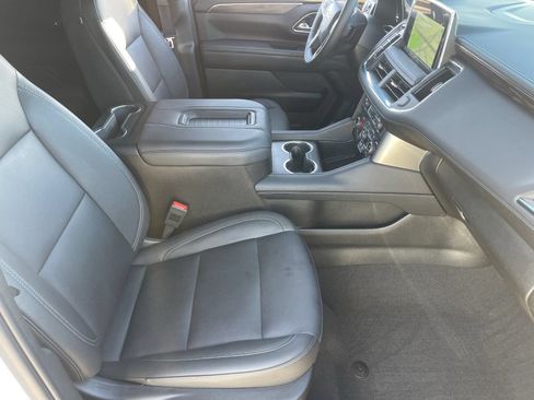 Used 2024 Chevrolet Suburban LT w/ Luxury Package AWD/4WD image 12