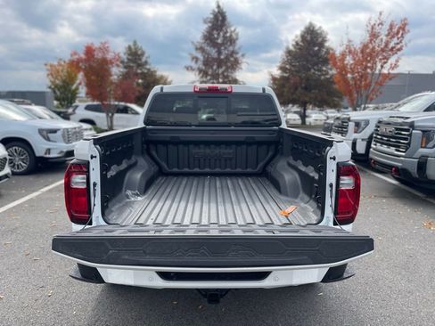 New 2026 GMC Canyon Elevation w/ Convenience Package image 7