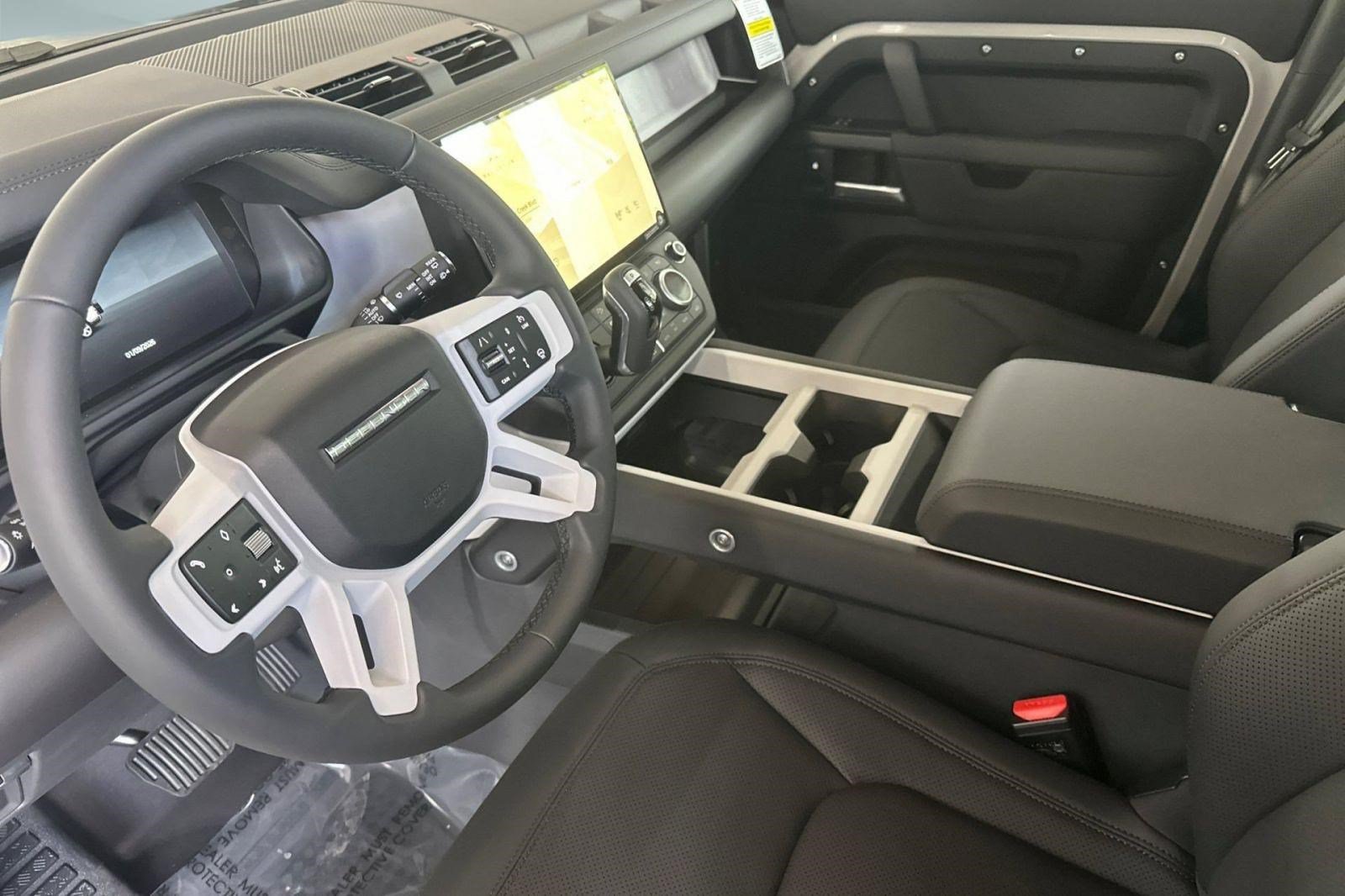 New 2026 Land Rover Defender 130 X-Dynamic SE AWD/4WD image 4