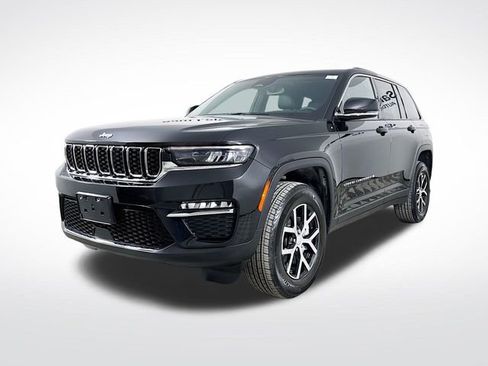 Used 2025 Jeep Grand Cherokee Limited image 3