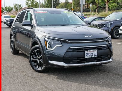Certified 2025 Kia Niro EX