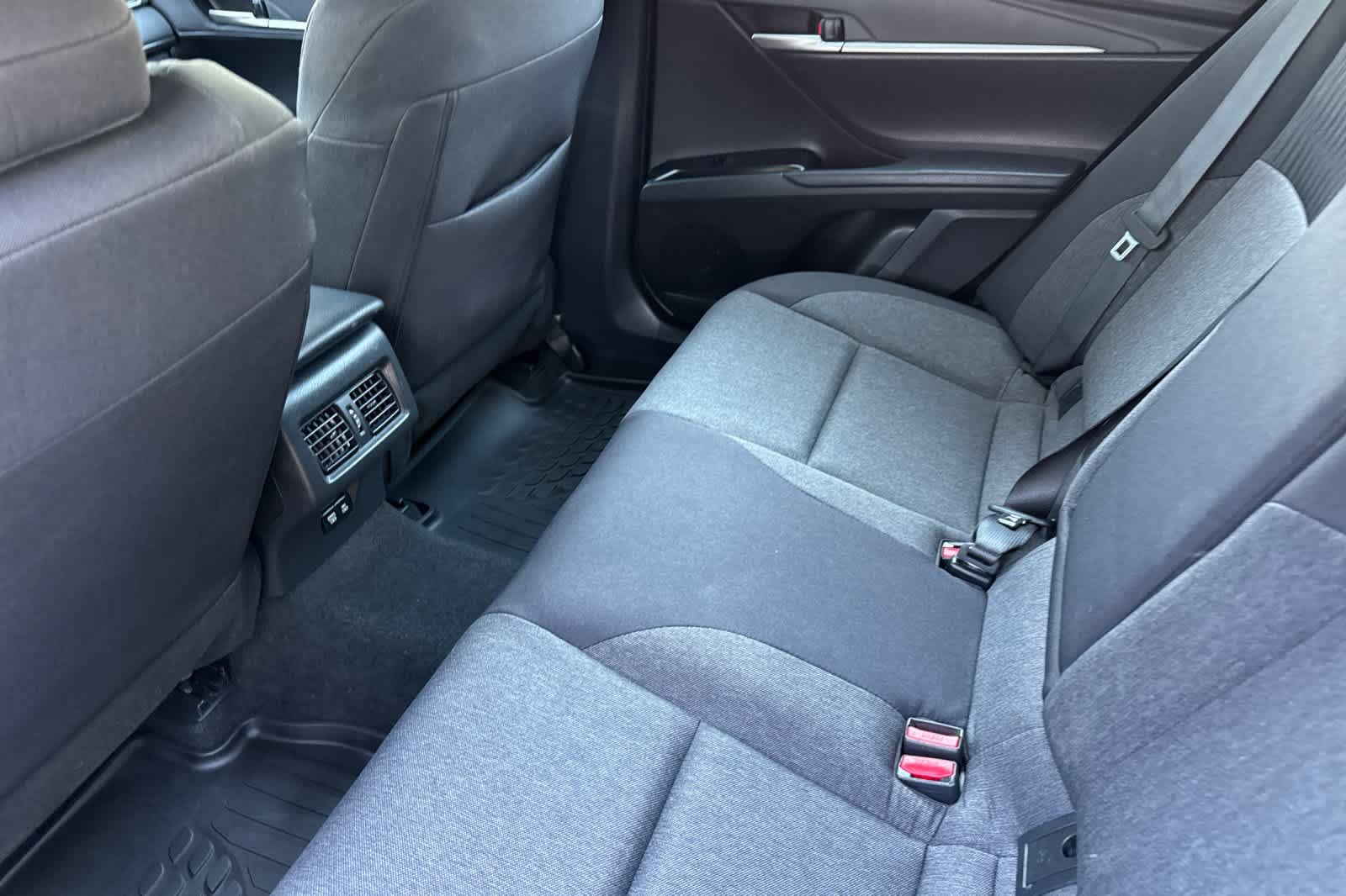 Used 2025 Toyota Camry LE AWD/4WD image 4