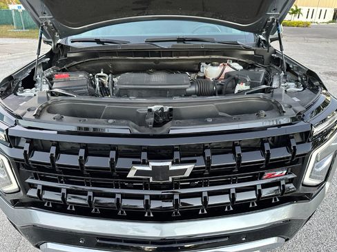Used 2025 Chevrolet Suburban Z71 image 38