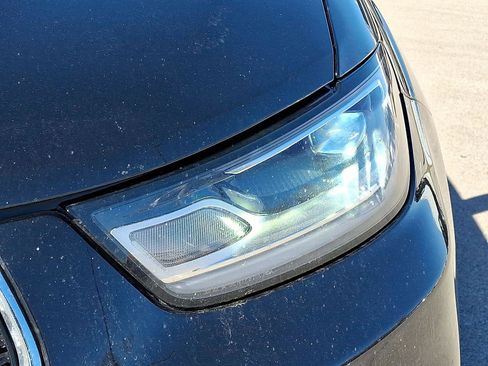 Used 2025 Chrysler Pacifica Select image 34