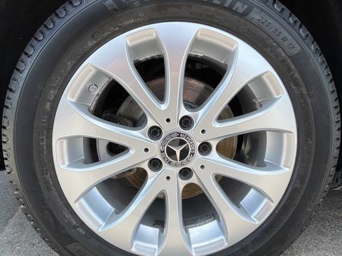 Used 2018 Mercedes-Benz E 300 4MATIC w/ Premium 1 Package image 12