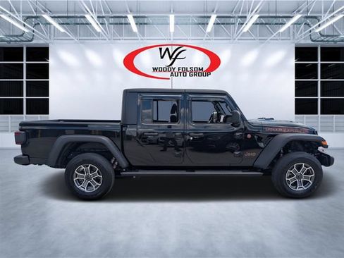Used 2024 Jeep Gladiator Mojave AWD/4WD image 2