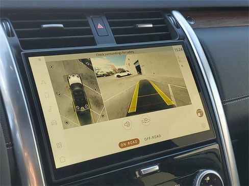 Used 2024 Land Rover Discovery Dynamic SE image 30