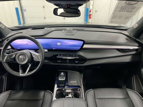 Used 2025 Buick Enclave Avenir w/ LPO, Floor Liner Package FWD image 10