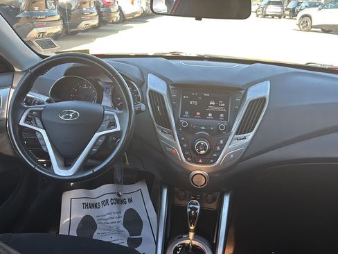 Used 2017 Hyundai Veloster FWD image 7