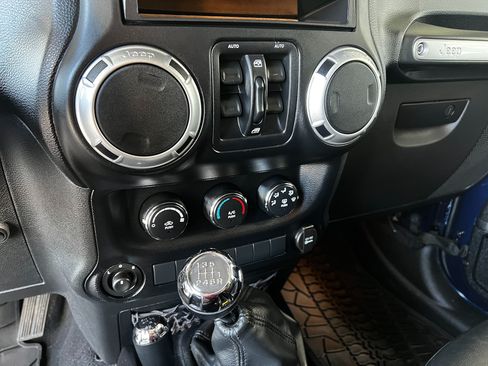 Used 2013 Jeep Wrangler Unlimited Sport AWD/4WD image 16