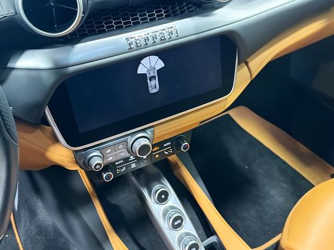 Used 2020 Ferrari Portofino RWD image 25