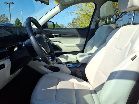 Used 2025 Kia Telluride S image 35