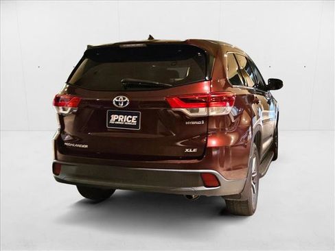 Used 2019 Toyota Highlander XLE image 5
