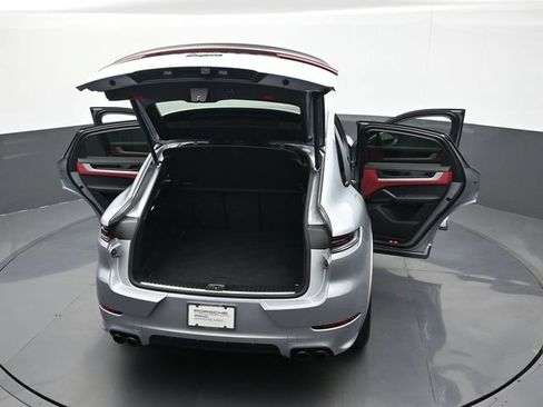 Certified 2025 Porsche Cayenne Coupe AWD/4WD image 28