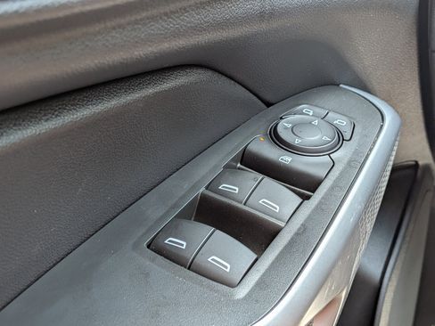 Used 2024 Chevrolet Trax RS w/ Sunroof Package FWD image 22