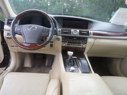 Used 2016 Lexus LS 460 AWD w/ Comfort Package image 12