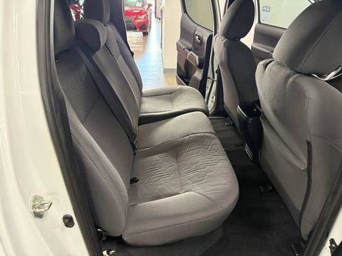 Used 2018 Toyota Tacoma TRD Off-Road w/ Technology Package image 16