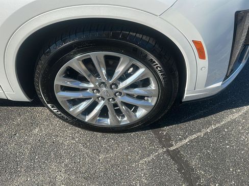 Used 2022 Cadillac XT6 Premium Luxury w/ Technology Package AWD/4WD image 8