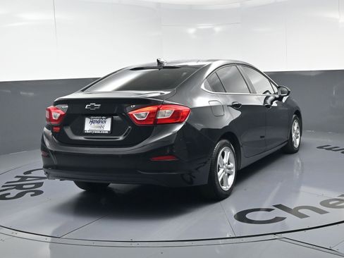 Used 2018 Chevrolet Cruze LT w/ Convenience Package image 9