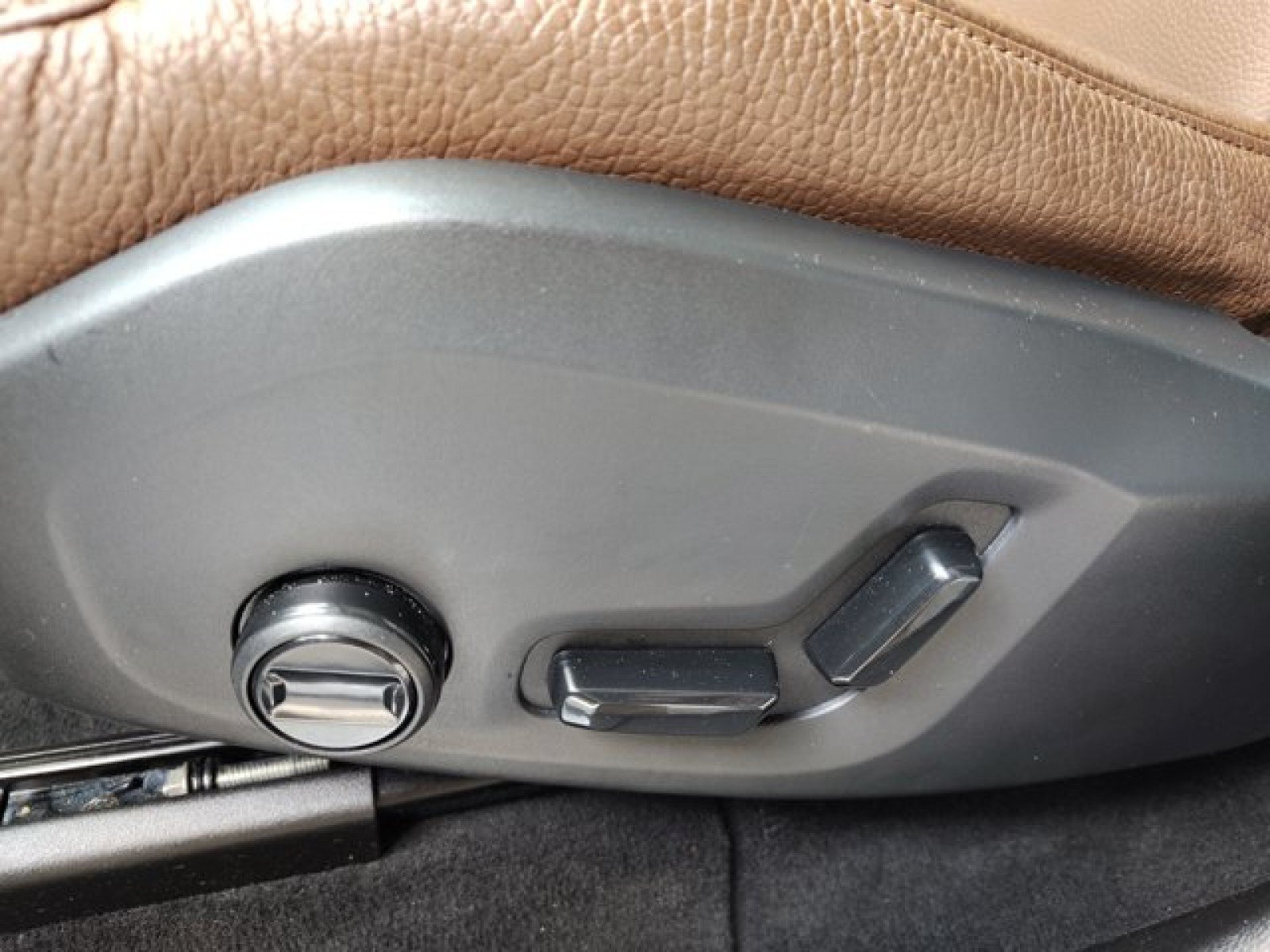 Used 2023 Volvo XC60 B5 Plus w/ Climate Package FWD image 11