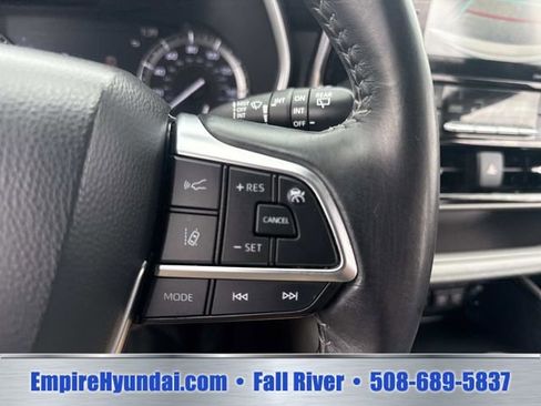 Used 2020 Toyota Highlander XLE AWD/4WD image 30