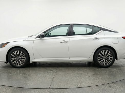 Used 2025 Nissan Altima 2.5 SV image 5