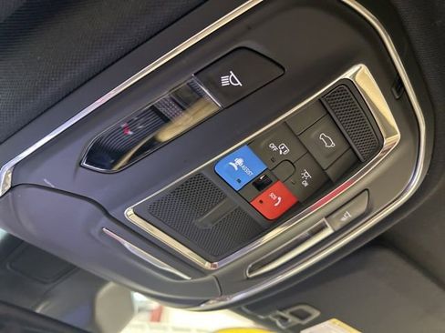 Used 2023 Jeep Grand Cherokee Limited image 25