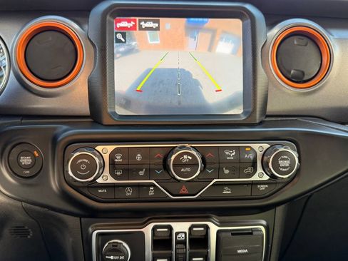 Used 2022 Jeep Gladiator Mojave w/ LED Lighting Group AWD/4WD image 31