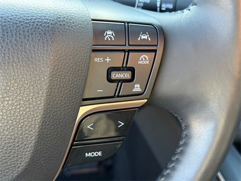 Used 2023 Toyota Crown Limited image 25