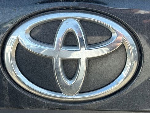 Used 2022 Toyota RAV4 XLE w/ Convenience Package image 8