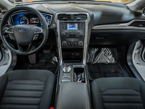Used 2017 Ford Fusion SE FWD image 22