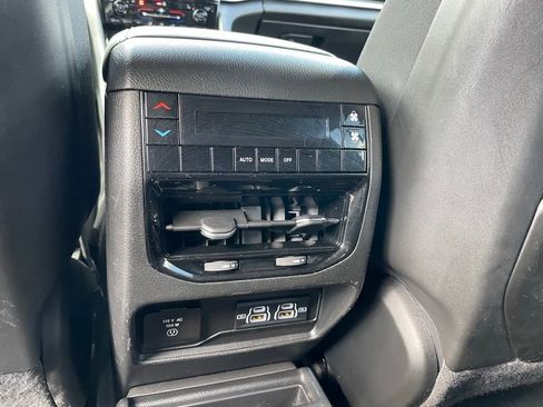 Used 2023 Jeep Grand Cherokee Laredo w/ Luxury Tech Group I image 15