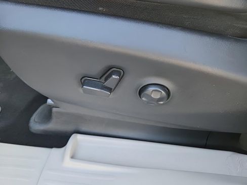 Used 2023 Chrysler Pacifica Touring-L image 22