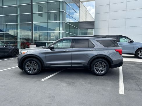 Used 2021 Ford Explorer XLT w/ Equipment Group 202A AWD/4WD image 9
