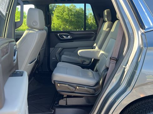 Used 2022 Chevrolet Tahoe LT w/ Luxury Package AWD/4WD image 35