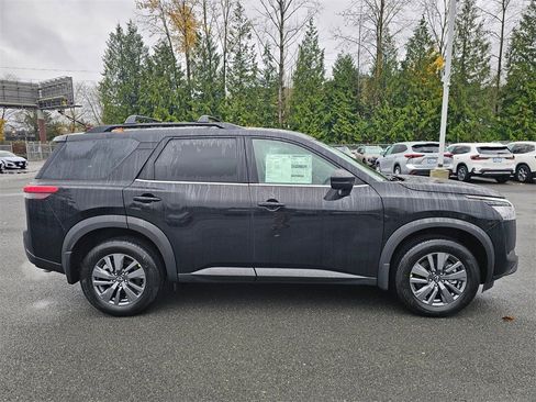 New 2025 Nissan Pathfinder SV image 4