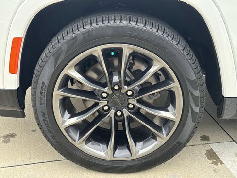 Used 2025 Jeep Grand Wagoneer Series III w/ Rear Seat Video Group 1 image 4