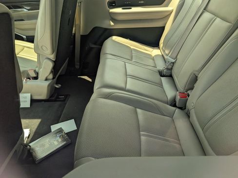 Used 2022 Jeep Wagoneer Series III w/ Premium Group I AWD/4WD image 7